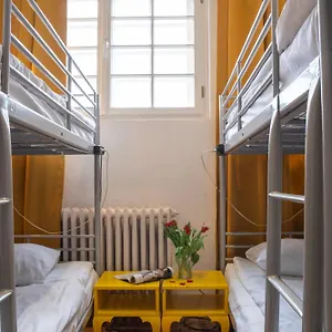 New World St And Private Hostal